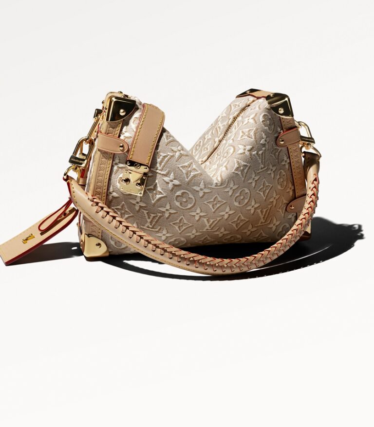 Louis Vuitton تحتفل بمرور 130 عاماً على المونوغرام بإطلاق Monogram Emblème