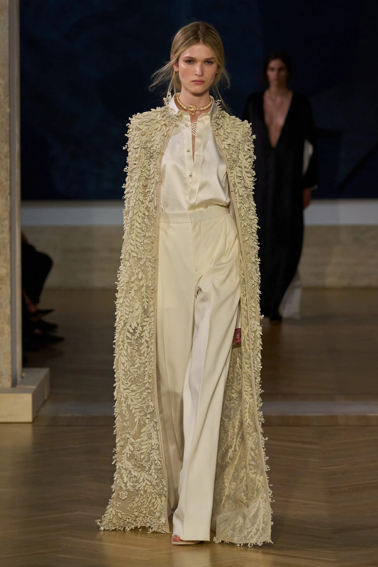 ماريا غراتسيا كيوري تبدع في أول مجموعة هوت كوتور تقدمها لدار FENDI