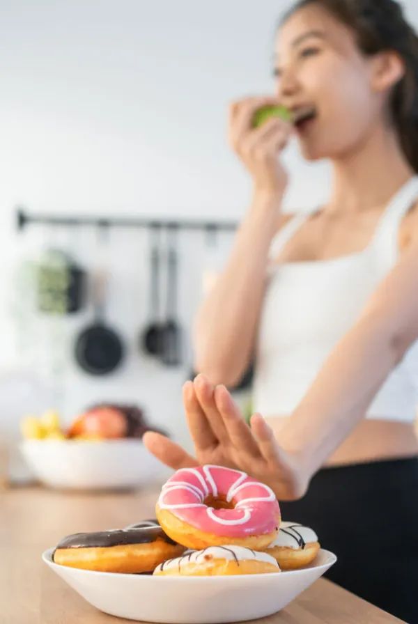 كيف أتوقف عن تناول السكر؟