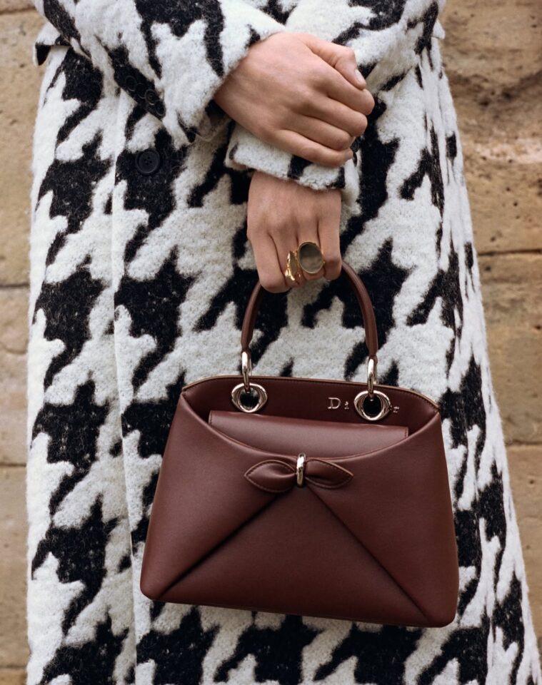 حقيبة Dior Cigale: أيقونة جديدة تنضم إلى عالم ديور