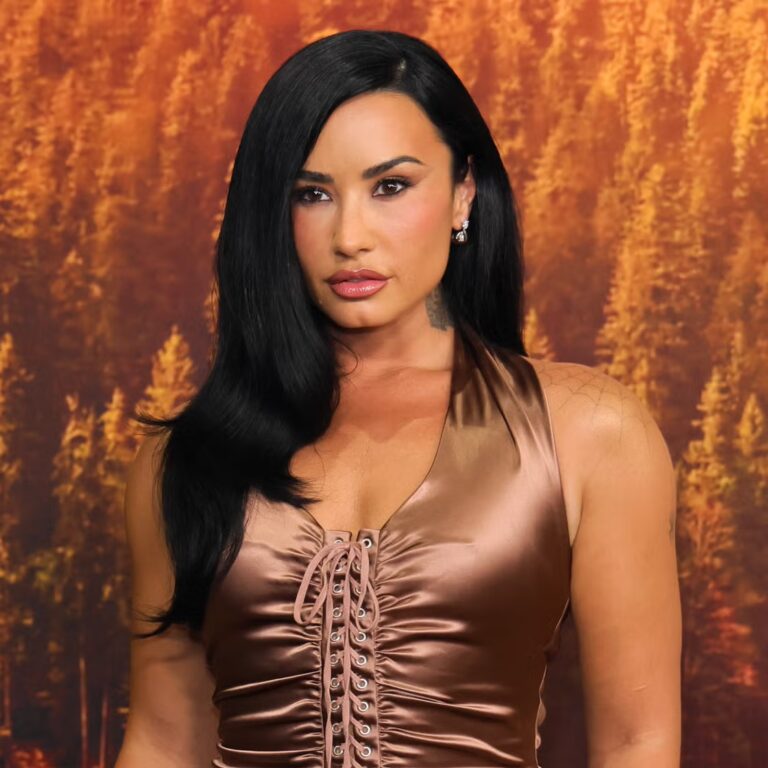 ديمي لوفاتو في العرض الأول للجزء الثالث Camp Rock