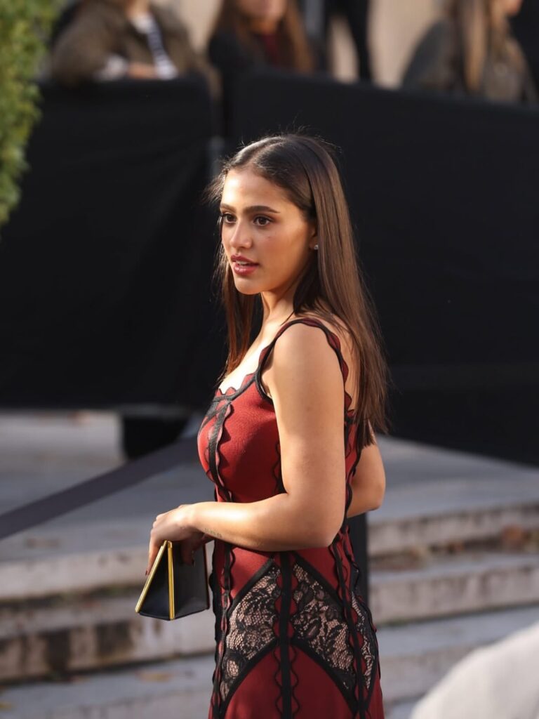 جنا عمرو دياب تتحضر لإطلاق ألبومها الأول