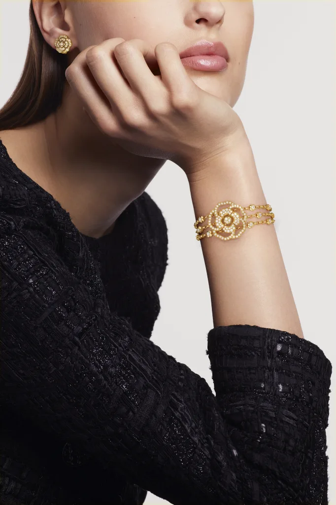CHANEL تقدّم مجموعة مجموهرات CAMÉLIA 2026 بلمسة جديدة من الفخامة