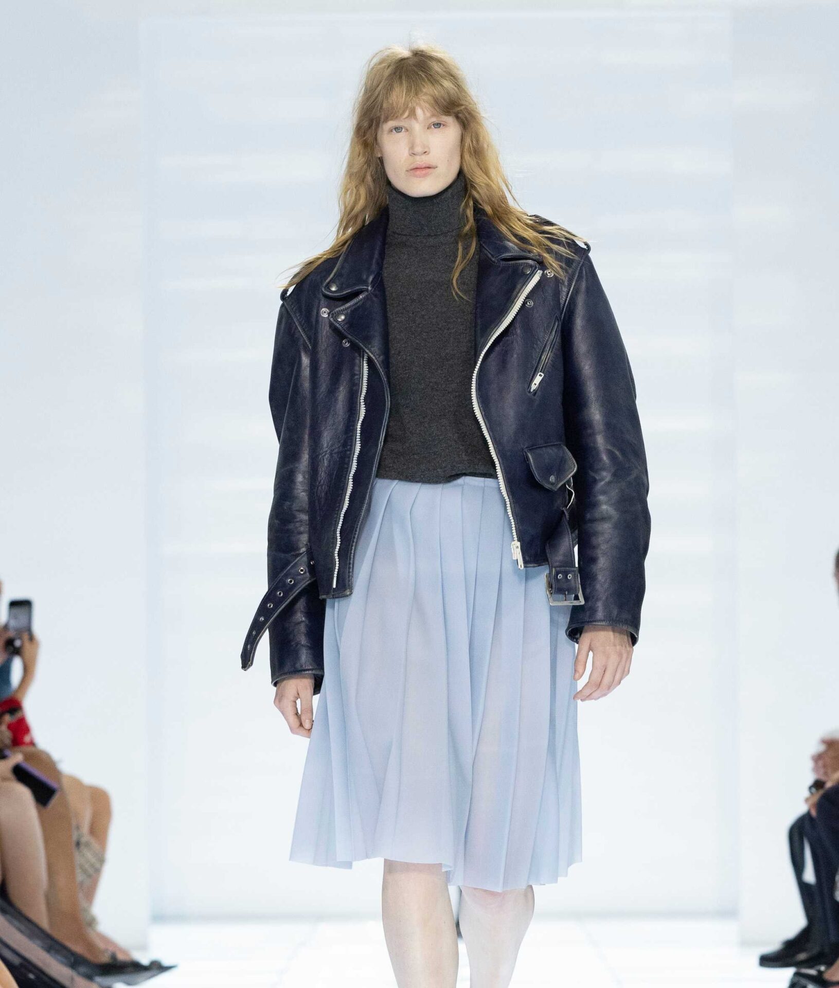 علامة Prada تفتتح اسبوع الموضة في ميلانو لربيع وصيف 2027