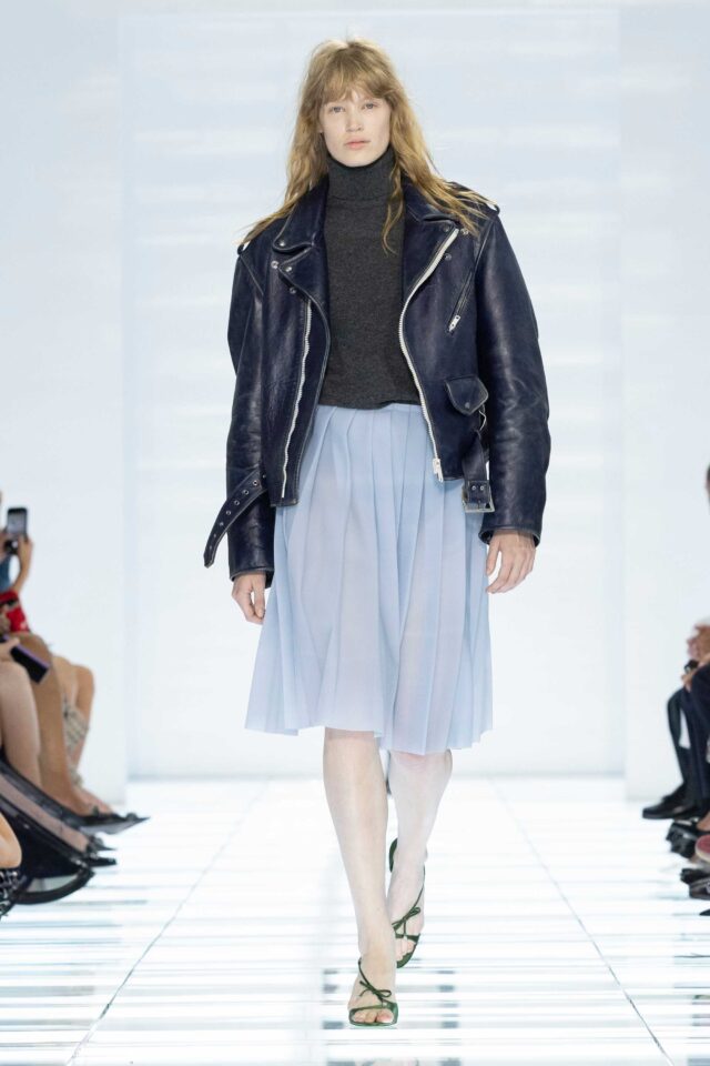 علامة Prada تفتتح اسبوع الموضة في ميلانو لربيع وصيف 2027