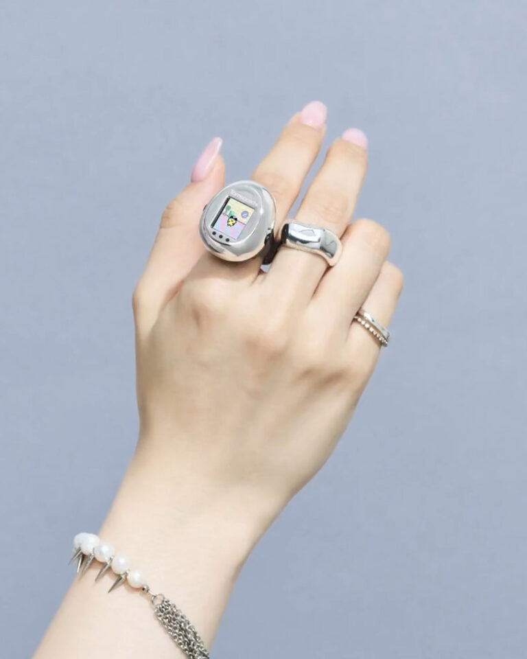 Tamagotchi Ring أصغر جهاز يتعلّق فيه جيل Gen Z