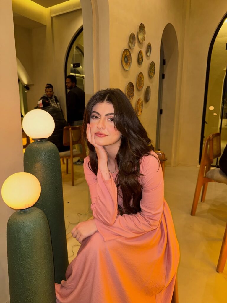الممثلين الشباب ينتهون من تصوير فيلم ممسوس