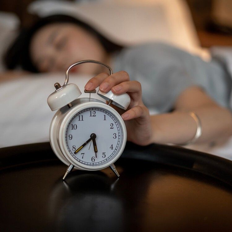 ما أسباب الاستيقاظ في الوقت نفسه كل ليلة؟