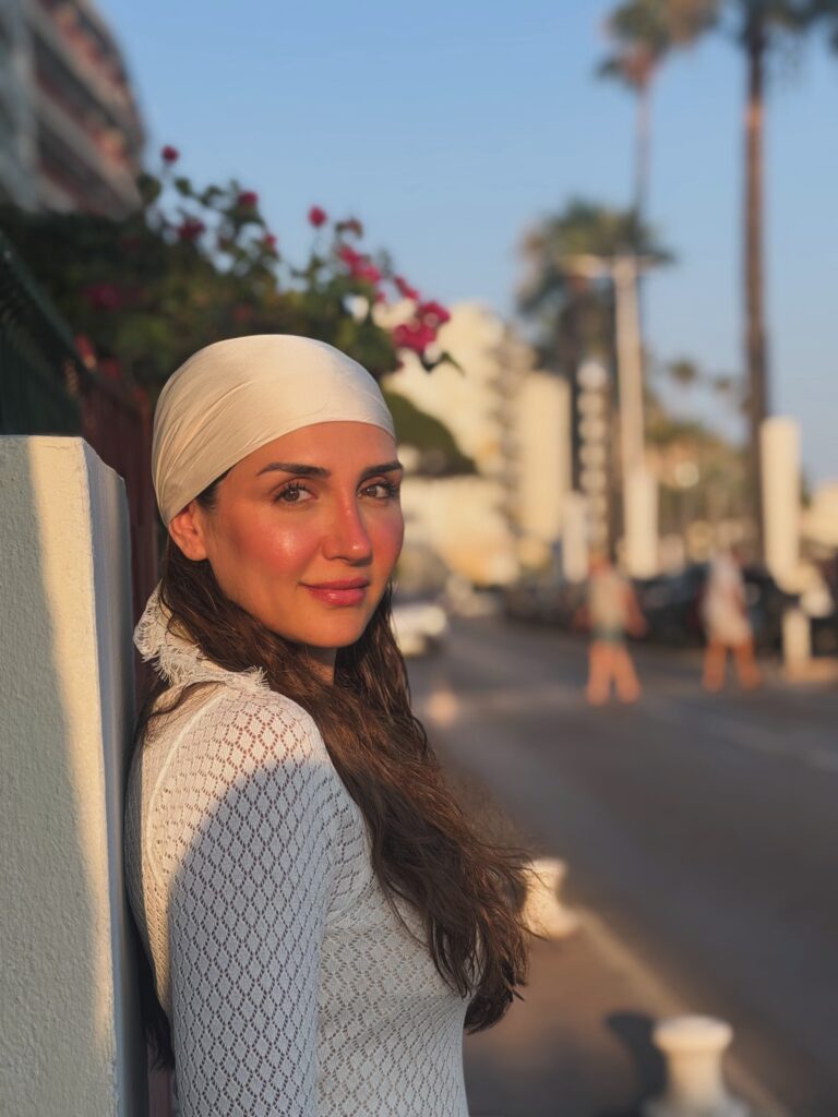 ناجية من السرطان تروي قصتها: جود عبسي تحوّل ألمها إلى رسالة ملهمة